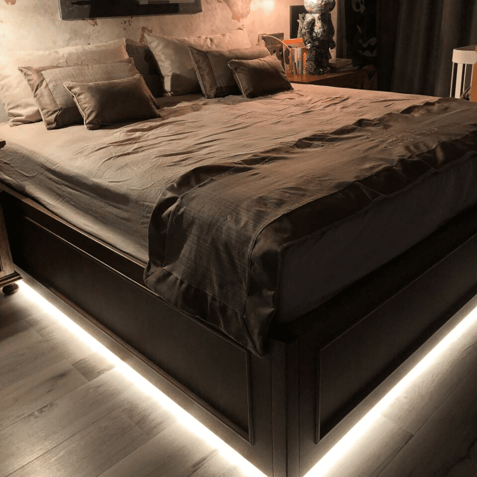 Кровать двуспальная из массива дуба
