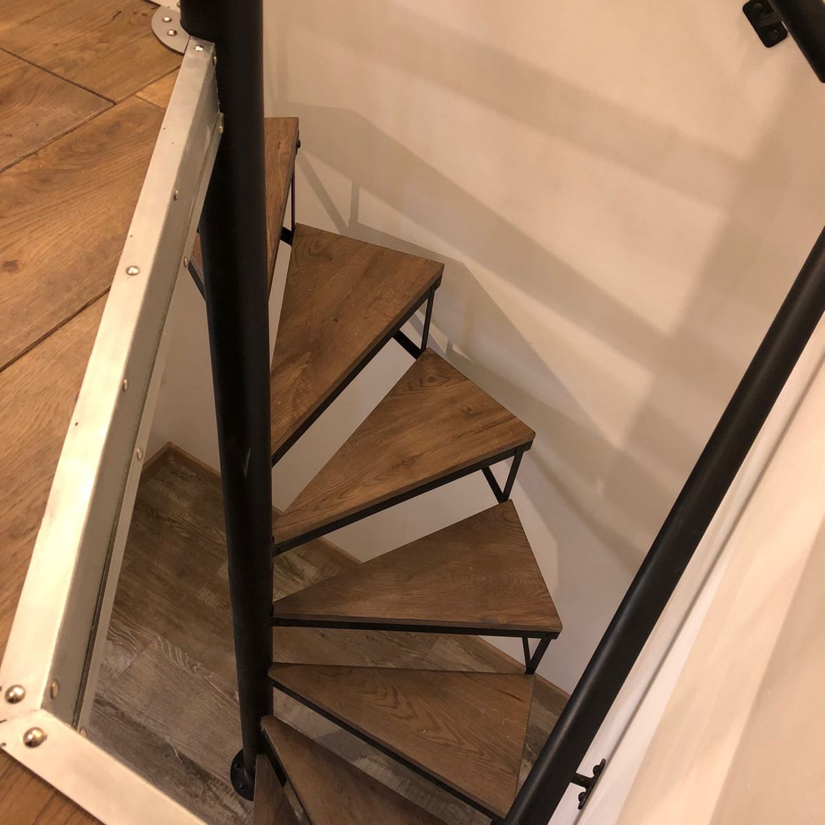Лестница винтовая в стиле лофт