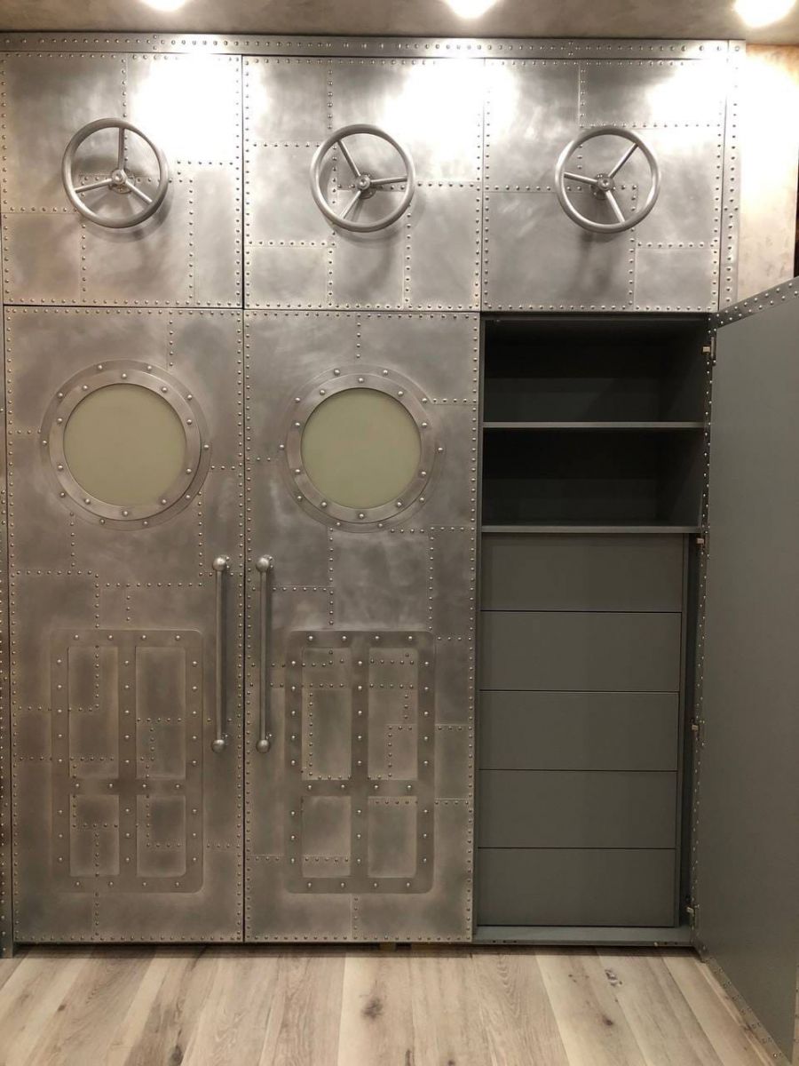 Шкаф металлический в стиле лофт